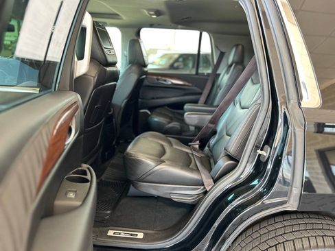 Used 2017 Cadillac Escalade Luxury AWD/4WD image 45