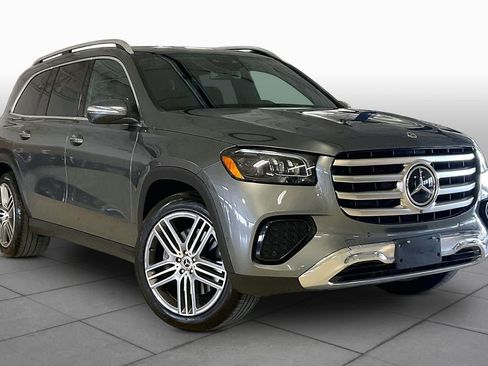 Used 2025 Mercedes-Benz GLS 450 4MATIC image 3