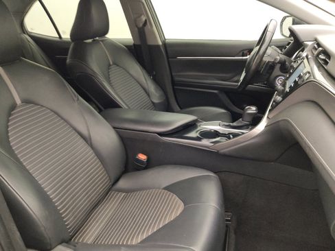Used 2020 Toyota Camry SE FWD image 21