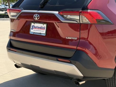 Used 2022 Toyota RAV4 Limited FWD image 6