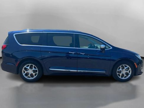 Used 2018 Chrysler Pacifica Limited w/ Advanced Safetytec Group FWD image 7
