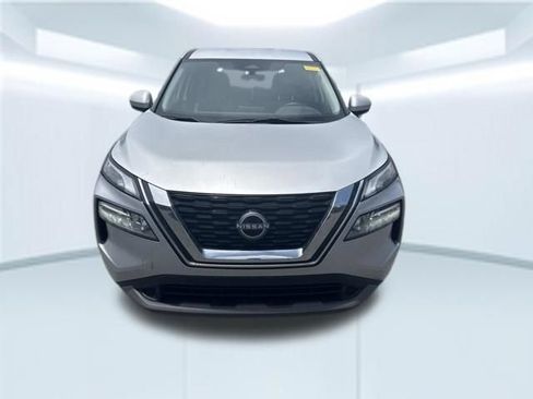 Used 2023 Nissan Rogue SV FWD image 2