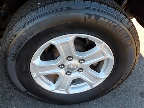 Certified 2021 Jeep Wrangler Unlimited Sport image 9