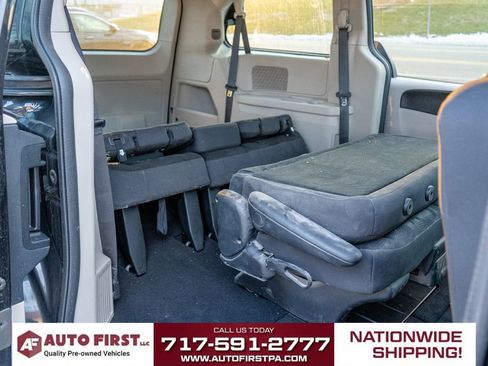 Used 2019 Dodge Grand Caravan SE w/ UConnect Hands-Free Group image 15