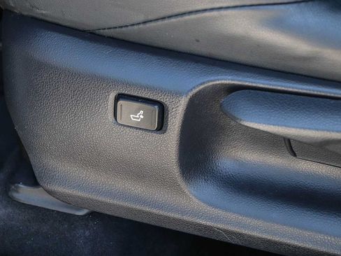 Used 2019 Toyota C-HR Limited FWD image 21