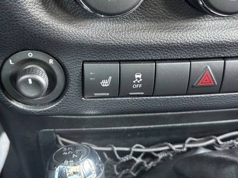 Used 2013 Jeep Wrangler Unlimited Rubicon w/ Connectivity Group AWD/4WD image 35