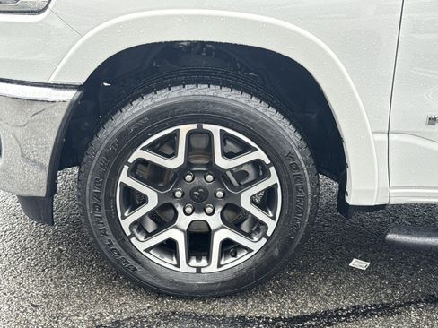 Used 2025 RAM 1500 Laramie AWD/4WD image 12