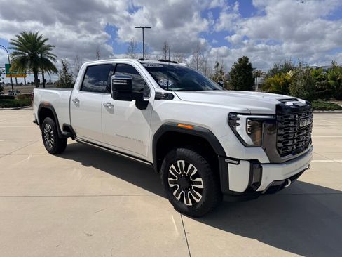 Used 2025 GMC Sierra 3500 Denali Ultimate image 4