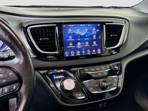 Used 2018 Chrysler Pacifica Touring-L Plus w/ Advanced Safetytec Group FWD image 18