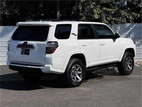 Used 2019 Toyota 4Runner TRD Off-Road Premium AWD/4WD image 10