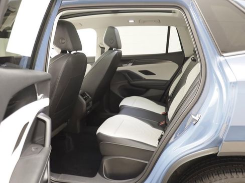 Used 2025 Volkswagen Tiguan SE w/ Panoramic Sunroof Package AWD/4WD image 13