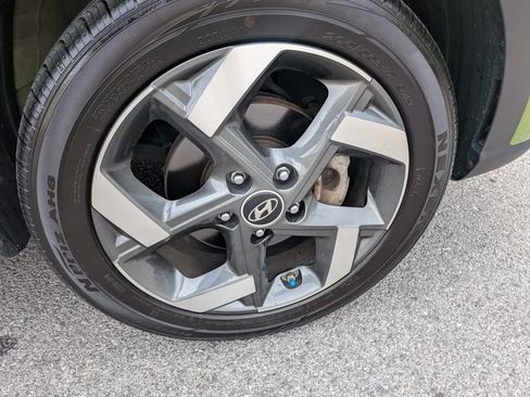 Certified 2023 Hyundai Venue SEL w/ Cargo Package FWD image 40