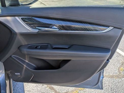 Used 2020 Cadillac XT6 Premium Luxury image 36