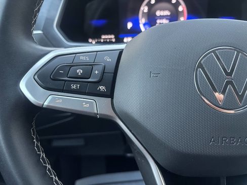 Used 2024 Volkswagen Tiguan SE image 46