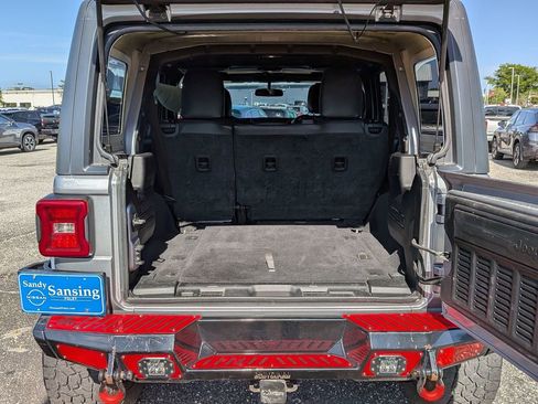 Used 2018 Jeep Wrangler Unlimited Sahara AWD/4WD image 30