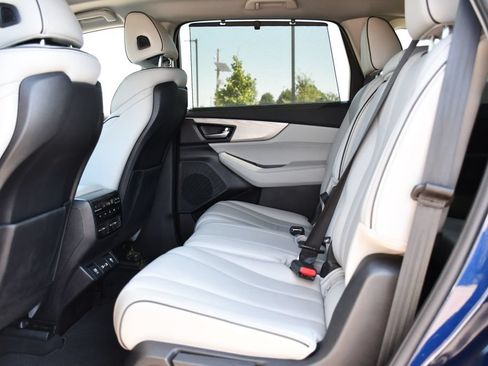 Used 2023 Acura MDX SH-AWD w/ Advance Package image 16