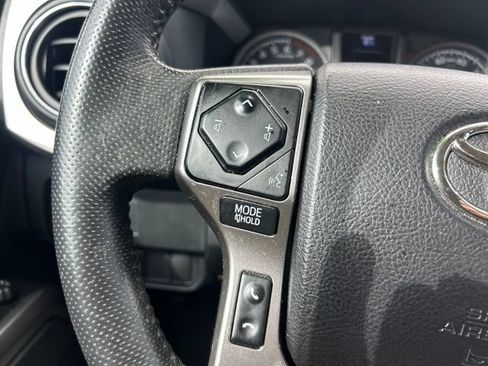 Used 2022 Toyota Tacoma SR5 AWD/4WD image 17