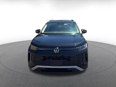 Used 2026 Volkswagen Tiguan SE AWD/4WD image 2