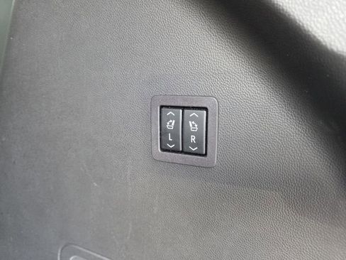 Used 2023 Buick Enclave Avenir w/ Avenir Technology Package image 13