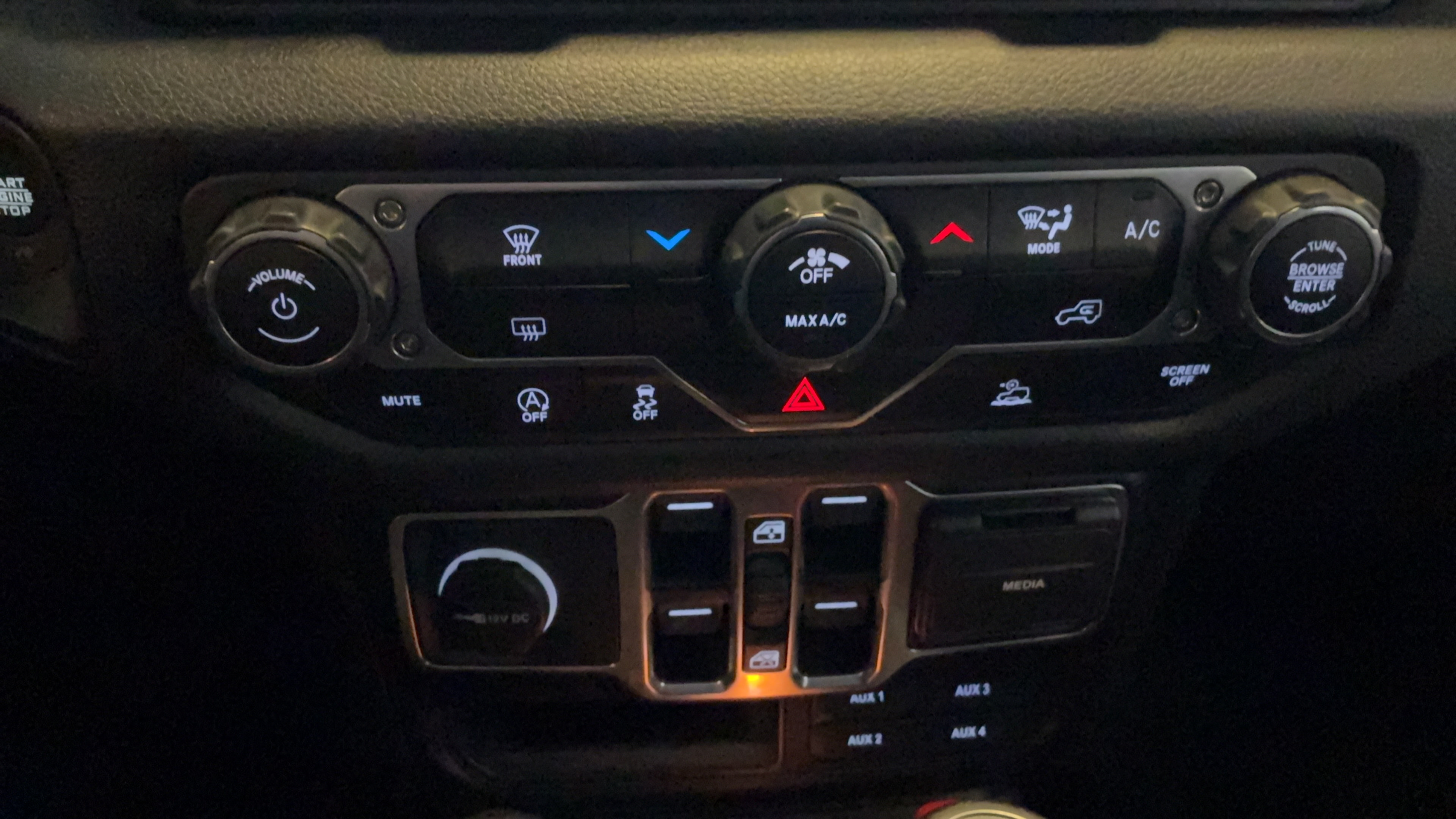 Used 2025 Jeep Gladiator Sport AWD/4WD image 14