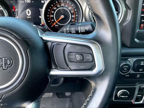 Used 2018 Jeep Wrangler Unlimited Sahara AWD/4WD image 21