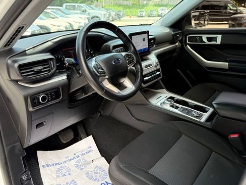 Used 2023 Ford Explorer XLT AWD/4WD image 18