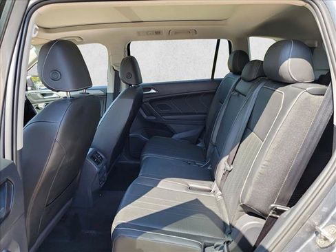 Used 2022 Volkswagen Tiguan SE FWD image 11