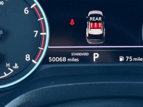 Used 2024 Nissan Rogue SV FWD image 3