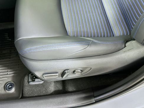 Used 2025 Toyota RAV4 XSE image 9