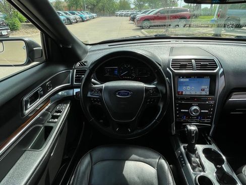 Used 2018 Ford Explorer Limited FWD image 12
