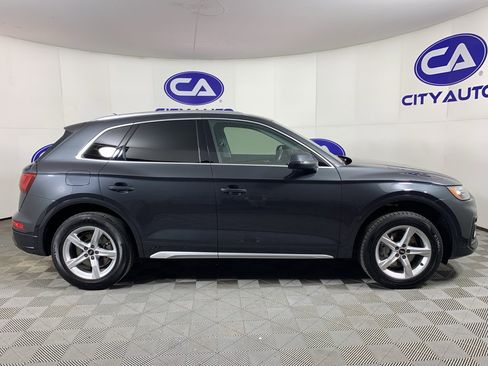 Used 2023 Audi Q5 2.0T Premium w/ Convenience Package image 2
