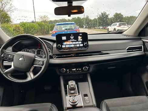 Used 2024 Mitsubishi Outlander SE FWD image 5