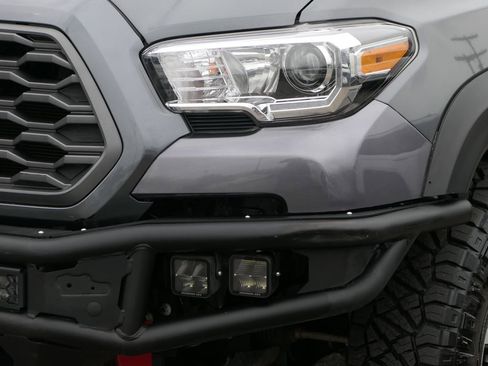 Used 2021 Toyota Tacoma TRD Off-Road image 9