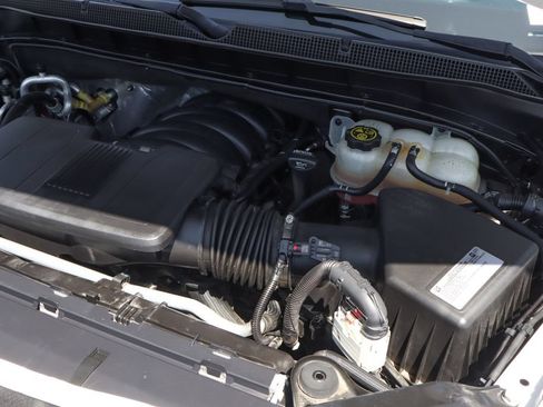 Used 2021 Chevrolet Suburban LT RWD image 15