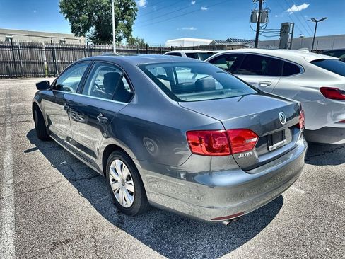 Used 2013 Volkswagen Jetta SE FWD image 4