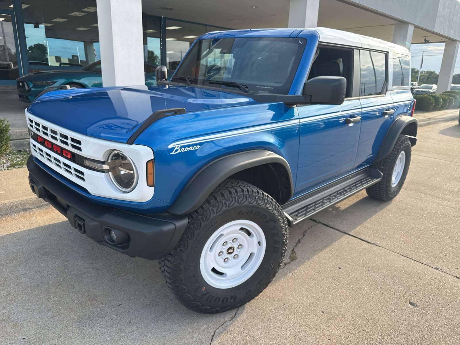 New 2026 Ford Bronco Heritage Edition AWD/4WD image 2
