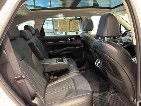Used 2025 Kia Sorento S w/ Panoramic Sunroof Package FWD image 21