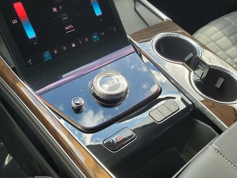 Used 2025 Cadillac Escalade Sport Platinum image 25