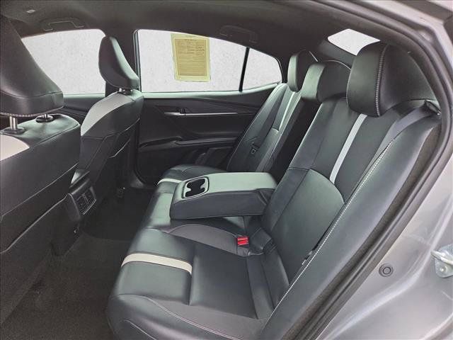 Used 2025 Toyota Camry SE FWD image 16