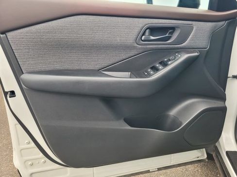 Used 2023 Nissan Rogue S FWD image 18