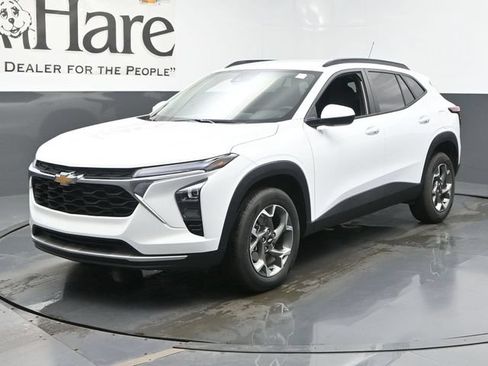 Used 2025 Chevrolet Trax LT w/ LT Convenience Package FWD image 12