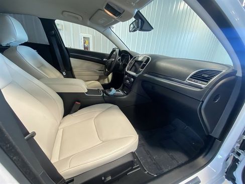 Used 2023 Chrysler 300 Touring L w/ Comfort Group image 23