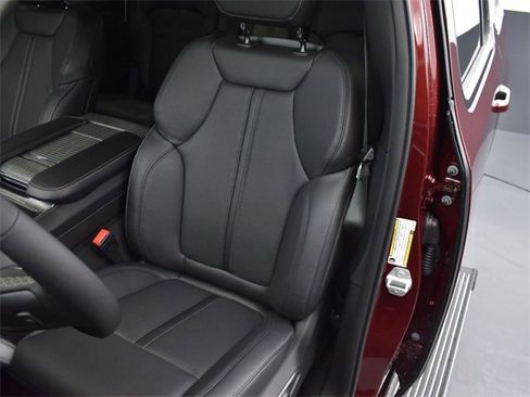 New 2023 Jeep Wagoneer L Series III w/ Premium Group I image 11