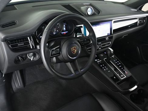 Certified 2024 Porsche Macan AWD/4WD image 4