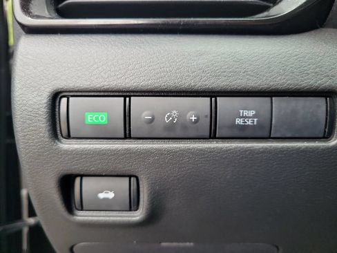 Used 2025 Nissan Sentra SV FWD image 28