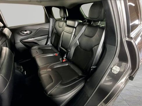 Used 2019 Jeep Cherokee Latitude Plus FWD image 21