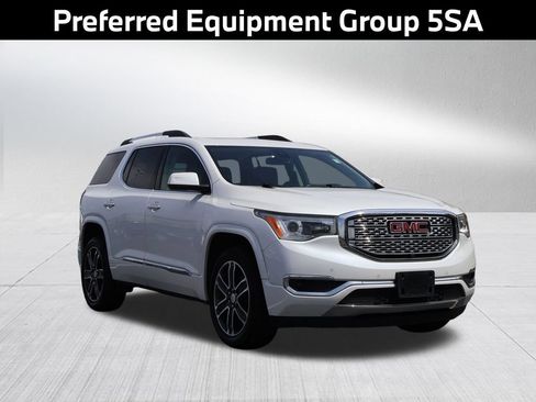 Used 2017 GMC Acadia Denali w/ Technology Package AWD/4WD image 4