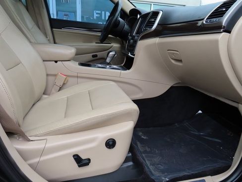 Used 2018 Jeep Grand Cherokee Limited w/ Luxury Group II image 33