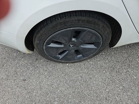 Used 2023 Tesla Model 3 Standard Range image 11