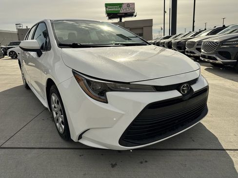 Used 2024 Toyota Corolla LE image 3